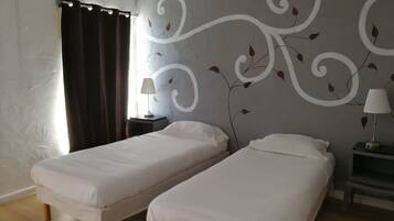 Twin Room | Desk, cribs (surcharge), rollaway beds (surcharge), WiFi (free)