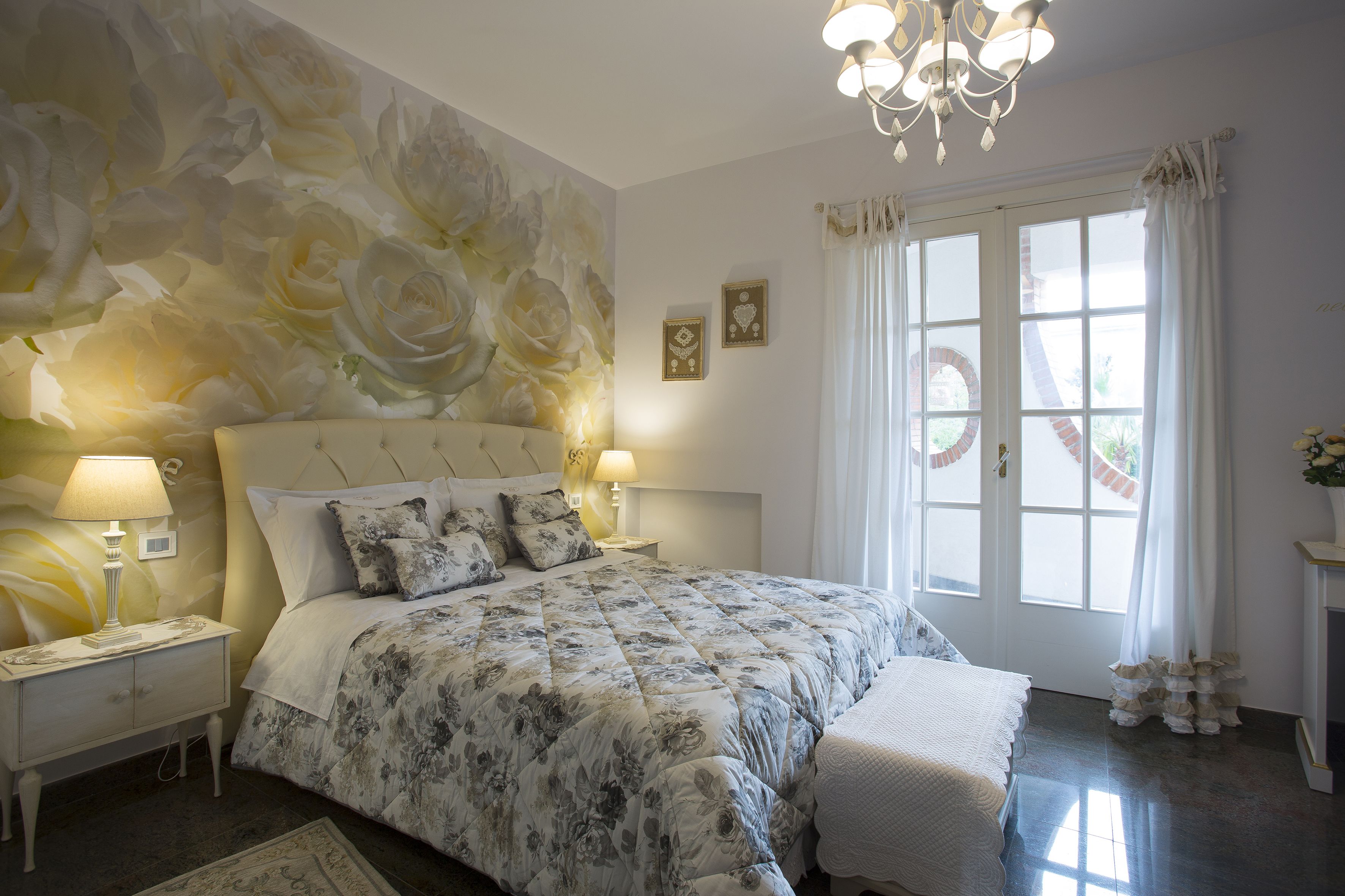 Luxury-Dreibettzimmer, Terrasse, Poolblick | Hochwertige Bettwaren, Daunenbettdecken, Minibar, Zimmersafe