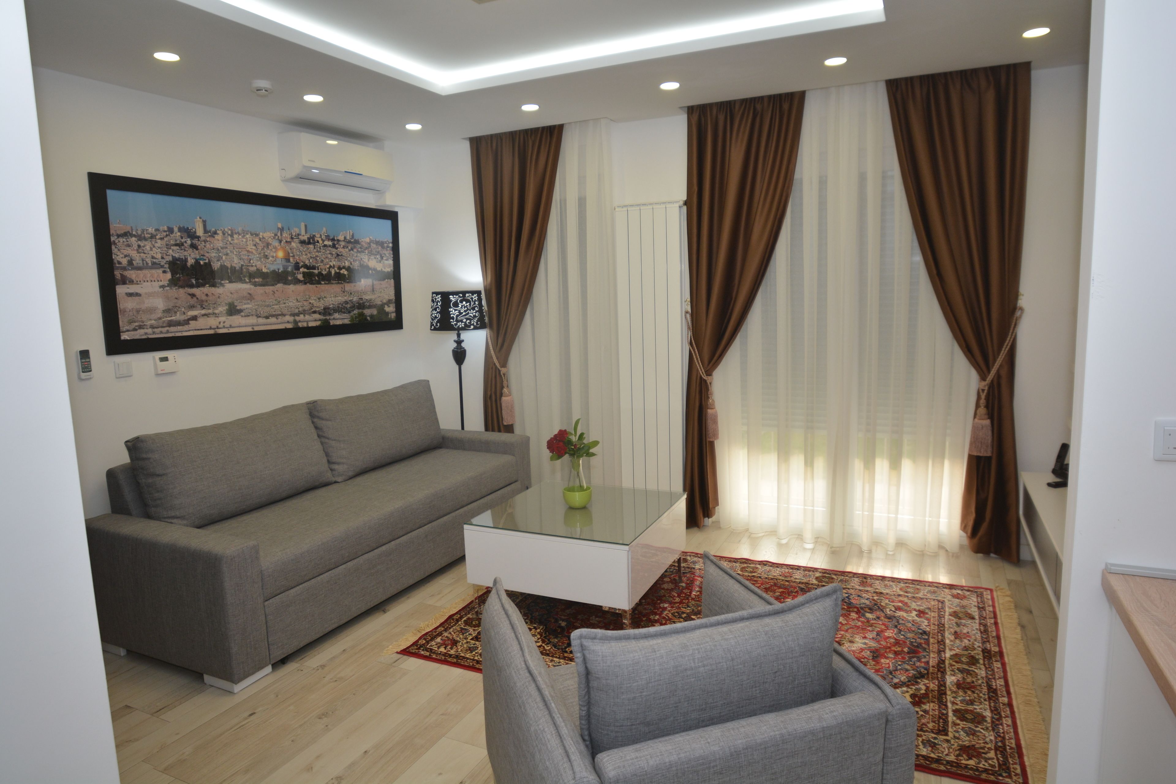 Apartment, 1 Bedroom | Living room | 55-inch Smart TV with cable channels, TV, Netflix