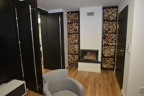Luxury Apartment, 3 Bedrooms | Living room | 55-inch Smart TV with cable channels, TV, Netflix - Hotel Family (Sarajevo)
