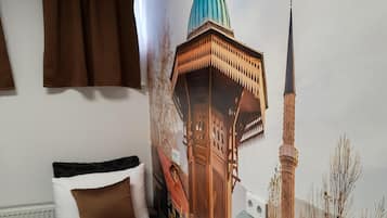 Classic Twin Room, Ensuite | Minibar, individually decorated, individually furnished, desk