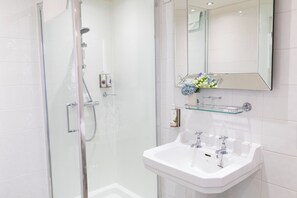 Small Double Room | Hypo-allergenic bedding, individually decorated, individually furnished - Tickton Grange Hotel (Beverley)