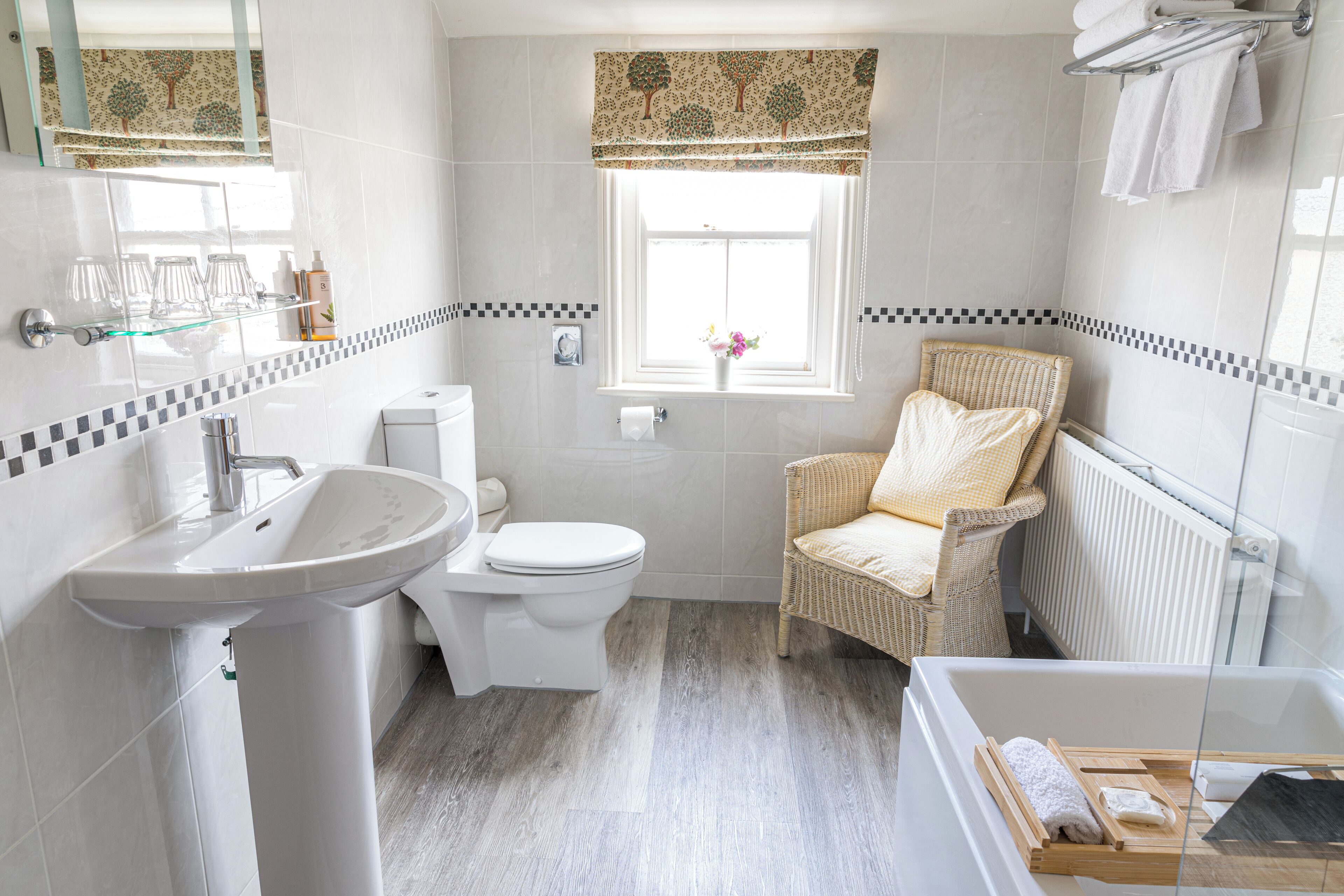 deluxe cottage (dixon) | bathroom | free toiletries, hair dryer, bathrobes, slippers