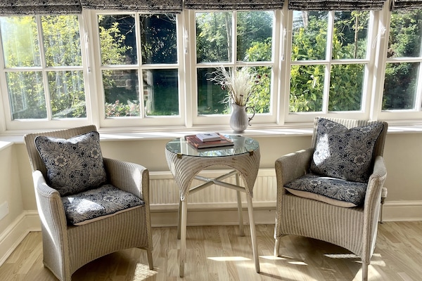 Comfort Studio Suite, 1 King Bed, Garden Area | Living area | Flat-screen TV