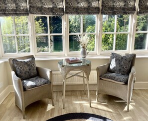 Comfort-Studiosuite, 1 King-Bett, zum Garten hin | Wohnbereich