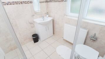 Double Room, Shared Bathroom (RP1) | Bathroom