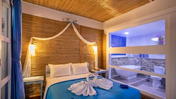 Chambre Familiale (with Bath and Free Bicycle) | Coffres-forts dans les chambres, bureau, chambres insonorisées