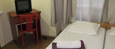 Business Twin Room, Private Bathroom | Egyptian cotton sheets, premium bedding, individually decorated