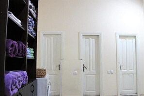 Designer toiletries, hair dryer, soap, shampoo - Lucky Travelers Room - hostel (Tbilisi)