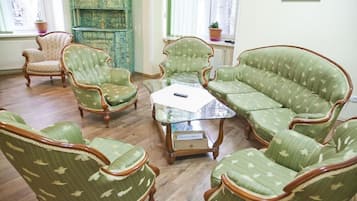 Coin salon dans le hall