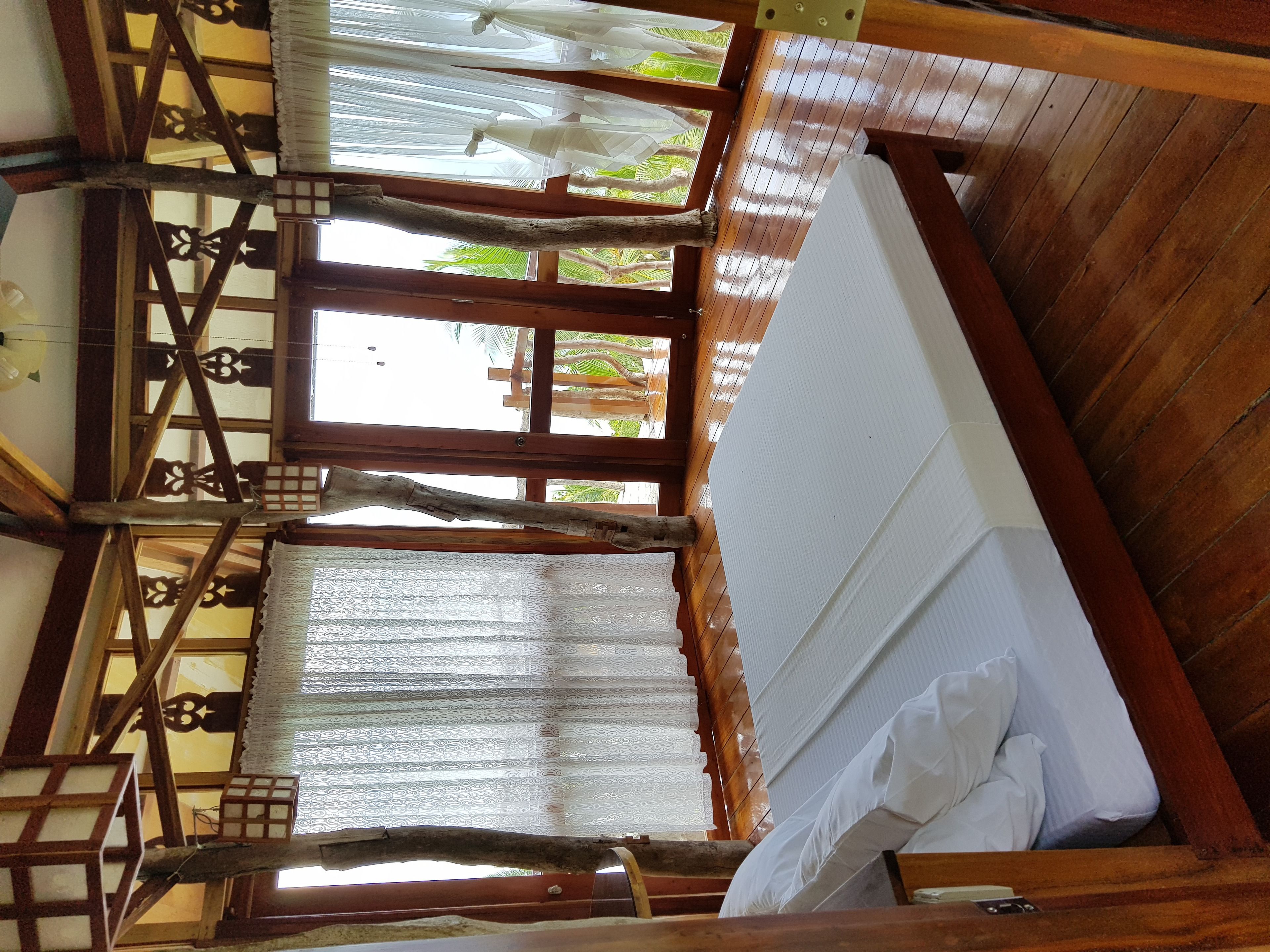 honeymoon cabin, 1 king bed | hypo-allergenic bedding, free wifi, bed sheets