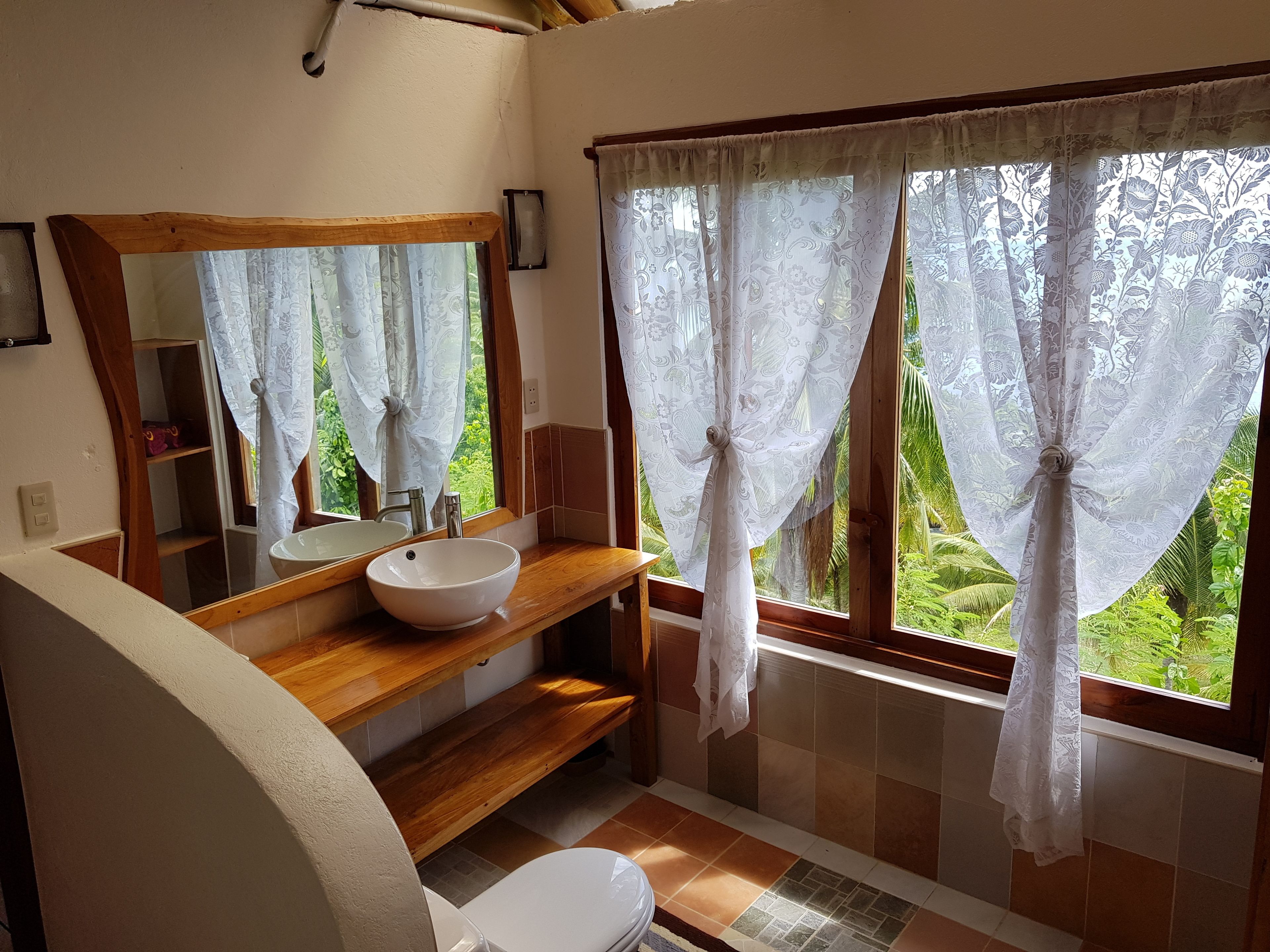honeymoon cabin, 1 king bed | hypo-allergenic bedding, free wifi, bed sheets