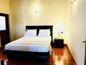 Deluxe Room, 1 King Bed, Non Smoking | Frette Italian sheets, premium bedding, Select Comfort beds - AMA VILLA NEGOMBO (Negombo)