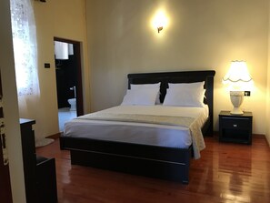 Rom – deluxe, 1 kingsize-seng, ikke-røyk | Italienske Frette-laken og sengetøy av topp kvalitet