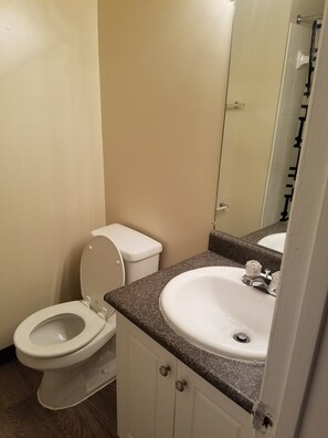 Standard Apartment | Bathroom - Vacation home (Silver Spring)