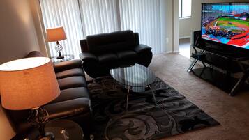 Apartemen Standar | Ruang keluarga | TV