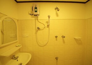 Shower, free toiletries, towels