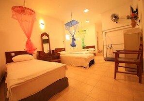 Family Room with Air-con | In-room safe, free WiFi