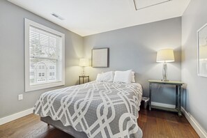 2 habitaciones, tabla de planchar con plancha, internet y ropa de cama 