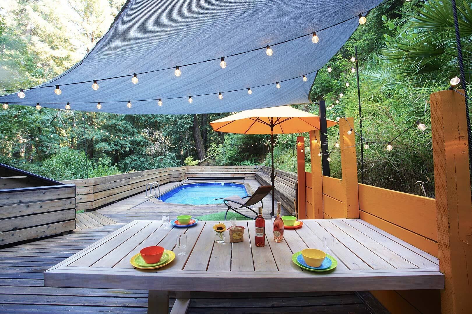 Leo's Lodge ~ Poolside Retreat, Private yet close to Town!