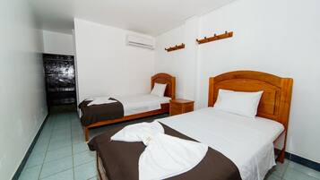 Superior Double Room, 2 Twin Beds, Non Smoking, Private Bathroom | Desk, blackout drapes, free WiFi, bed sheets