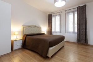 Deluxe-Doppelzimmer, 1 Queen-Bett, Nichtraucher, Blick auf den Innenhof