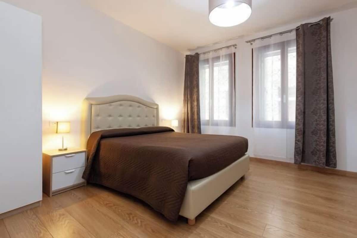 In-room safe, desk, blackout curtains, free WiFi