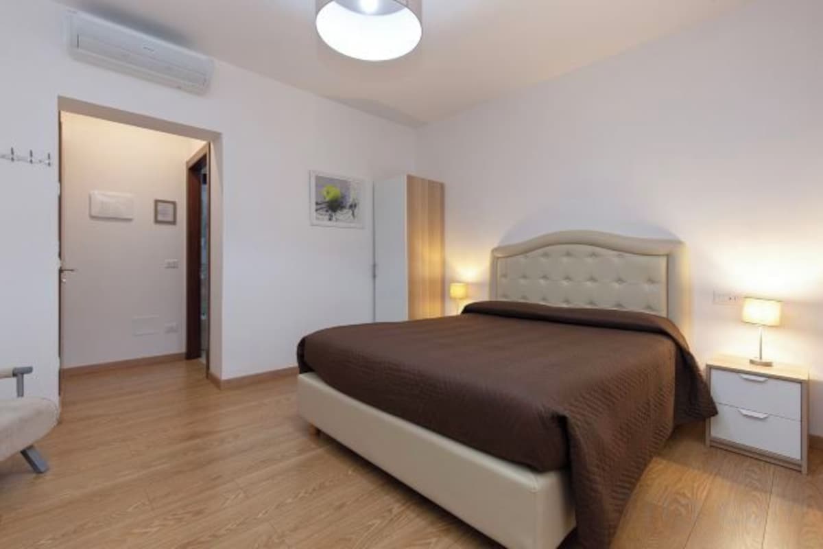 In-room safe, desk, blackout drapes, WiFi (free)