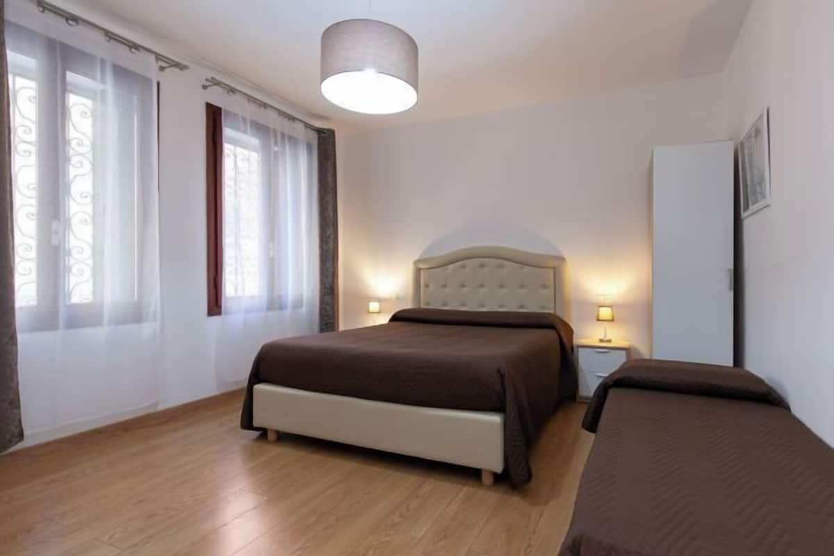 In-room safe, desk, blackout curtains, free WiFi