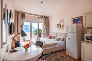 Deluxe Apartment, Terrace, Sea View | Living area