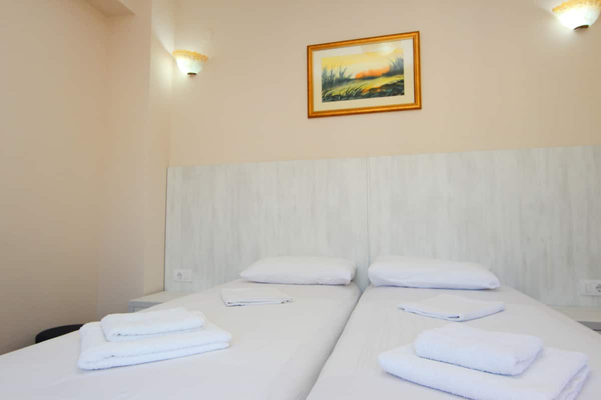 1 habitación y caja de seguridad en la habitación
