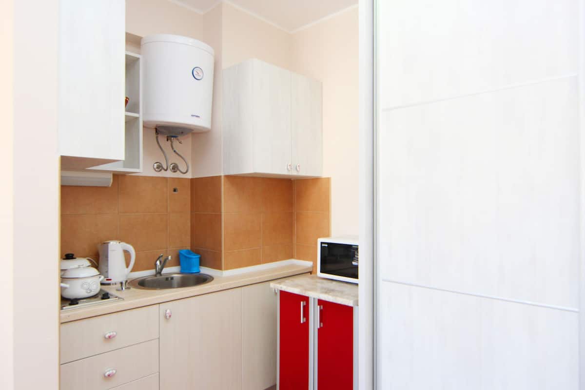 Refrigerador, microondas, horno, placa de cocina