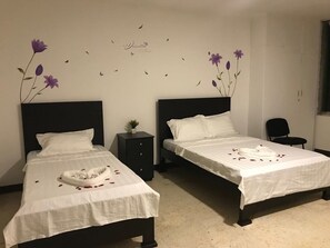 Standard Room, Multiple Beds, Accessible, Non Smoking | Free WiFi, wheelchair access - Hotel La Fortuna Roja (San José)