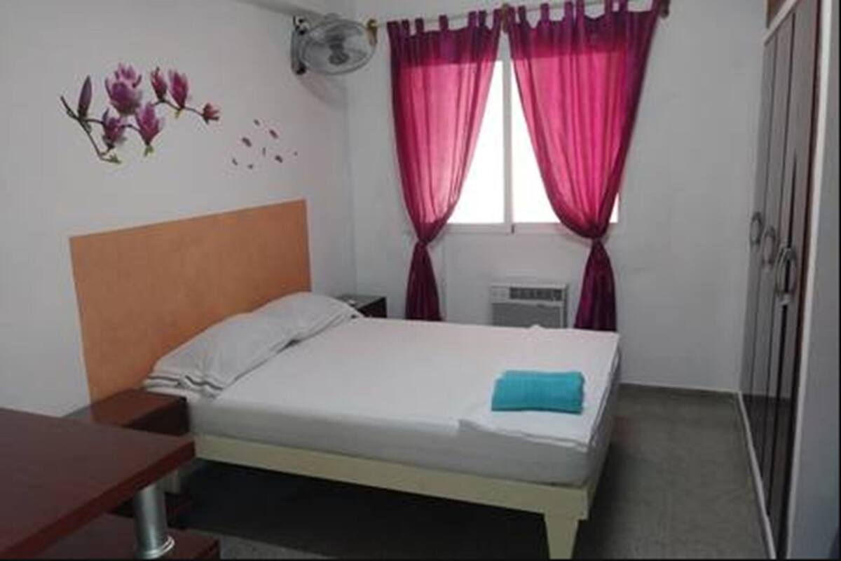 Apartamento Familiar | 1 sovrum, värdeförvaringsskåp på rummet och individuell inredning