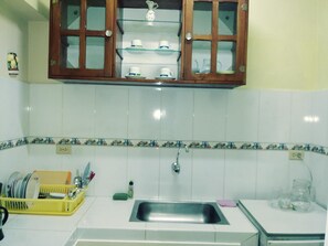 Spishäll och grytor/köksredskap