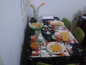 Kontinental frukost varje dag (EUR 5 per person)