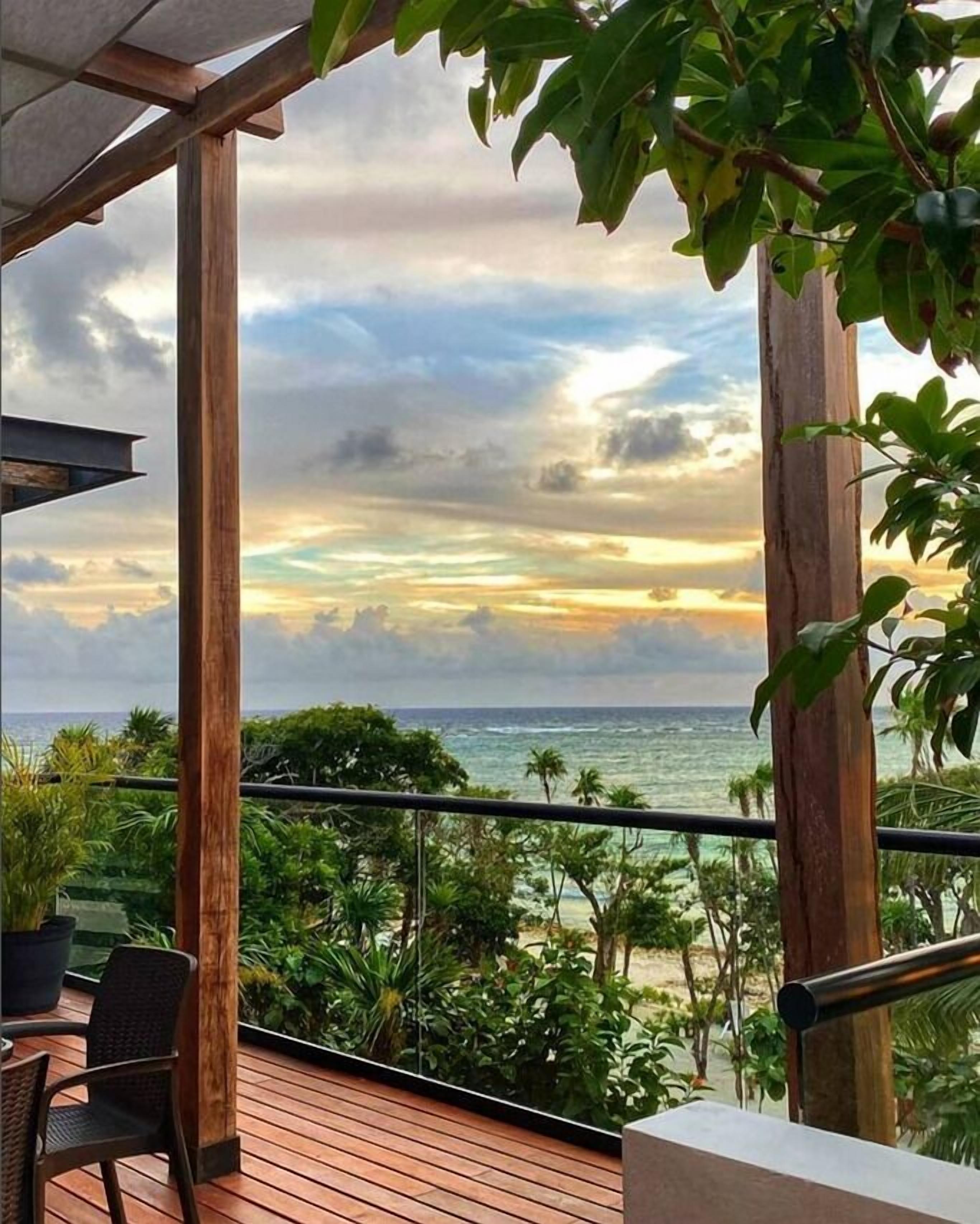 Apartemen Panorama, 1 Tempat Tidur King dengan tempat tidur Sofa, teras, menghadap pantai | Seprai premium, selimut bulu angsa, brankas, dan meja kerja