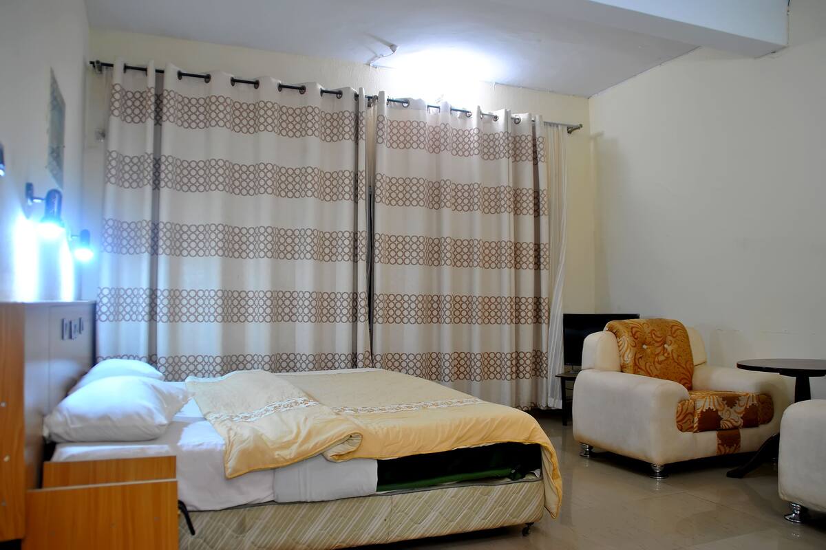 Executive suite, 1 eenpersoonsbed, niet-roken | Een bureau, gratis wifi, beddengoed