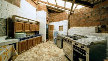 Family Bungalow, 2 Bedrooms, 2 Bathrooms, Beachfront | Dapur berkongsi | Sebuah peti sejuk di kawasan bersama