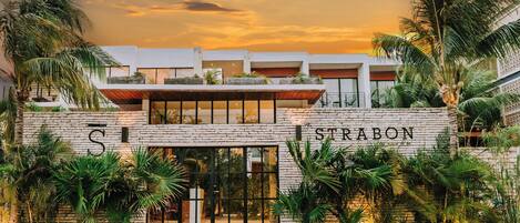 Vista frontal de la propiedad