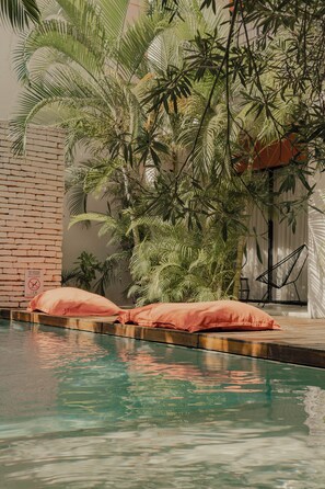 Outdoor pool, open 9 AM to 10:00 PM, pool loungers - The Strabon Tulum (Tulum)