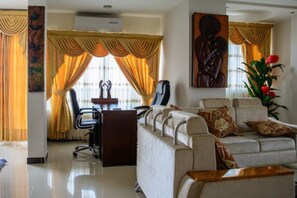 Presidential Suite | In-room business centre