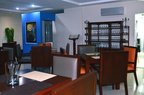 Free continental breakfast on weekdays  - Hotel Yubarta (Buenaventura)