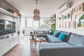 TV - Design apartment 200 meters from the Sea  (Mijas)