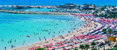 Nära stranden och strandhanddukar