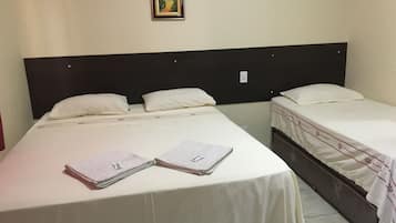 Tabla de planchar con plancha, wifi gratis, ropa de cama