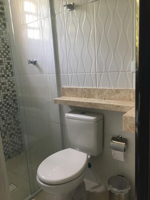 Douche, serviettes fournies