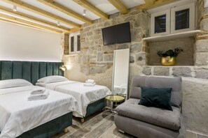 1 bedroom, desk, free WiFi
