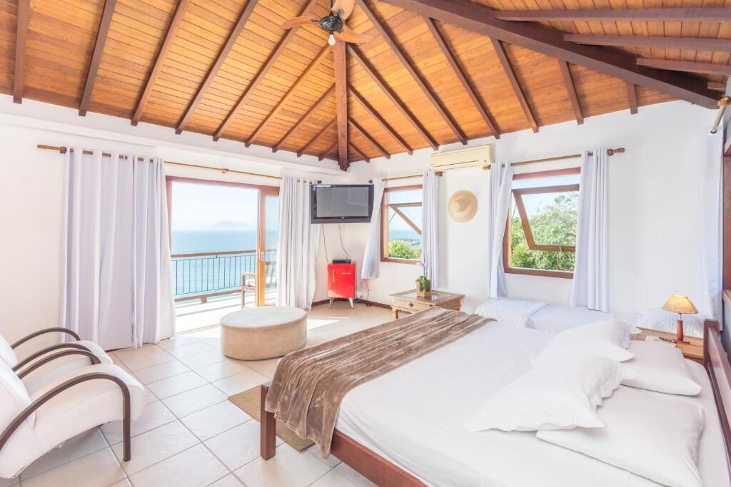 Quarto premium, varanda, vista para o mar | Frigobar, cortinas blackout, ferros/tábuas de passar roupa