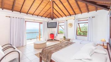 Quarto premium, varanda, vista para o mar | Frigobar, cortinas blackout, ferros/tábuas de passar roupa